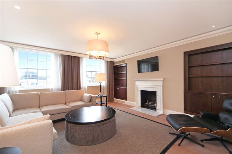 2 bedroom flat, Curzon Street, London W1J - Available