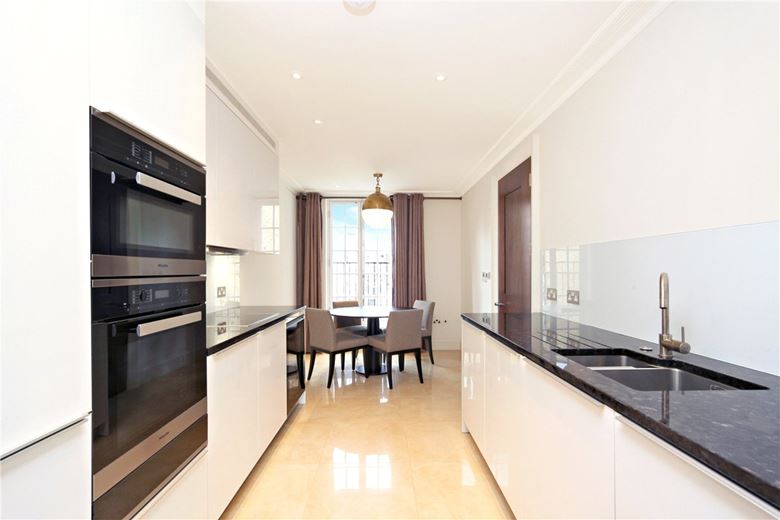 2 bedroom flat, Curzon Street, London W1J - Available