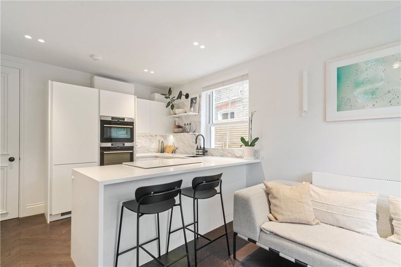 3 bedroom flat, Niton Street, London SW6 - Available