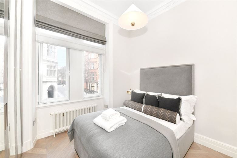 2 bedroom flat, Mount Street, Mayfair W1K - Available