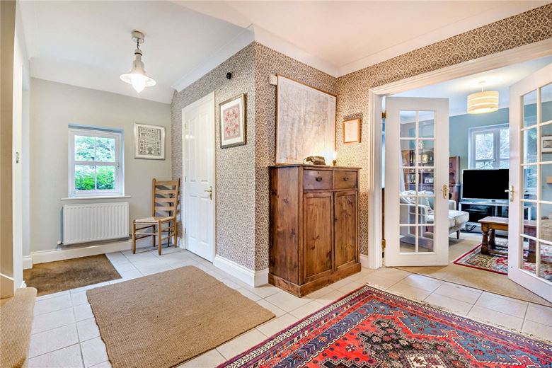 4 bedroom house, Pinchington Lane, Greenham RG19 - Available