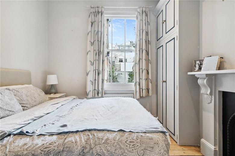 2 bedroom maisonette, Ingelow Road, London SW8 - Available