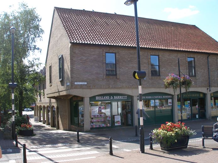 2,152 Sq Ft , Kings Court, High Street BS48 - Available