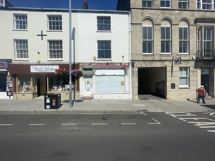 857 Sq Ft , 25 Fore Street TA20 - Available