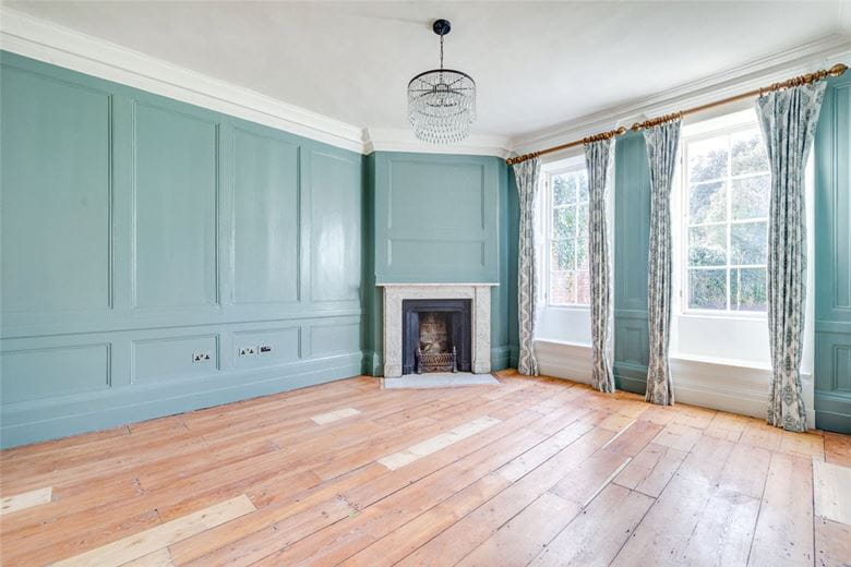 5 bedroom house, Kew Green, Richmond TW9 - Available
