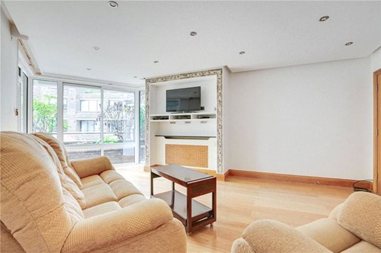 3 bedroom flat, Stevenage Road, London SW6 - Sold