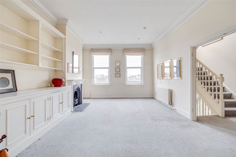 2 bedroom flat, Fulham Road, Fulham SW6 - Available