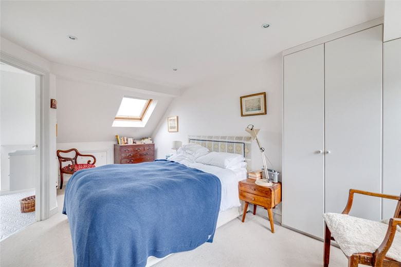 2 bedroom flat, Wingrave Road, Fulham W6 - Available