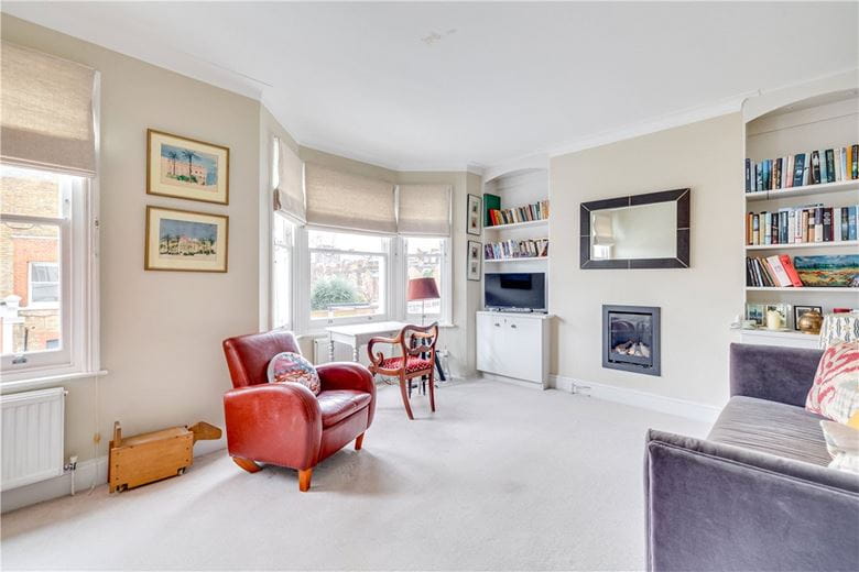2 bedroom flat, Wingrave Road, Fulham W6 - Available