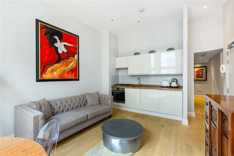 2 bedroom flat, Fairholme Road, Fulham W14 - Available