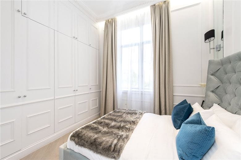 1 bedroom flat, Gloucester Gardens, Bayswater W2 - Sold