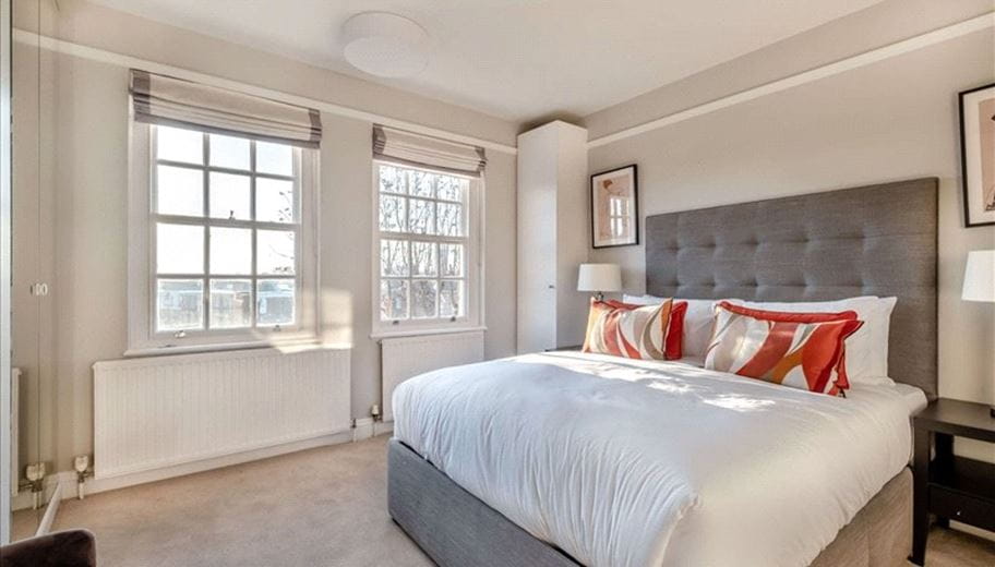 2 bedroom flat, Fulham Road, Chelsea SW3 - Available