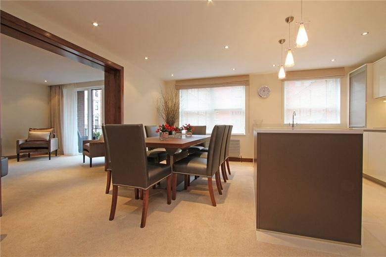 2 bedroom flat, Ennismore Gardens, SW7 - Available
