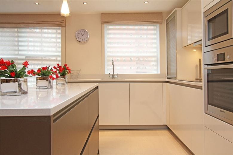 2 bedroom flat, Ennismore Gardens, SW7 - Available