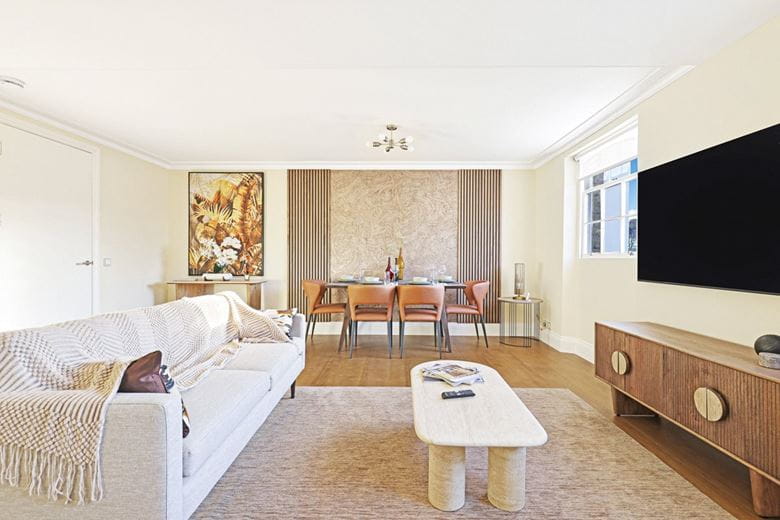 3 bedroom flat, Onslow Square, South Kensington SW7 - Available