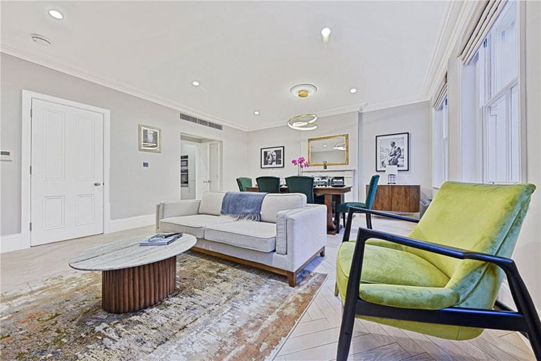 3 bedroom maisonette, Kensington Gardens Square, Bayswater W2 - Available