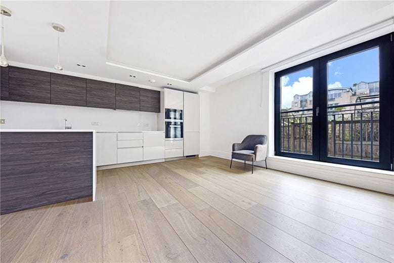 2 bedroom flat, Kensington Gardens Square, Bayswater W2 - Available