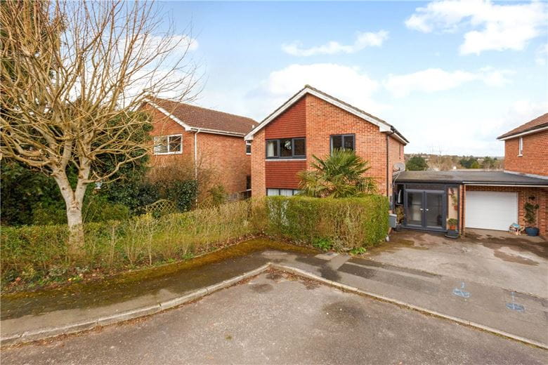 4 bedroom house, Priorsfield, Marlborough SN8 - Available
