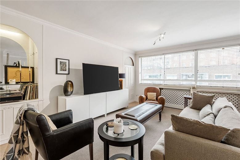 2 bedroom flat, Harley Street, Marylebone W1G - Available