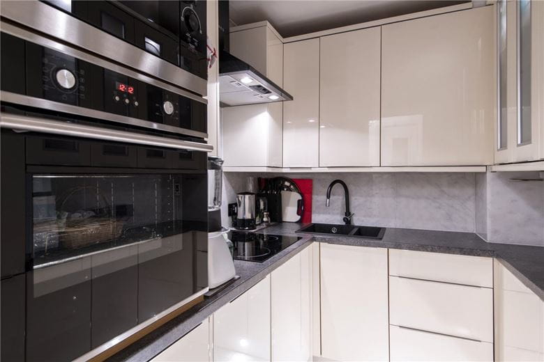 1 bedroom flat, Park Lane, London W1K - Available