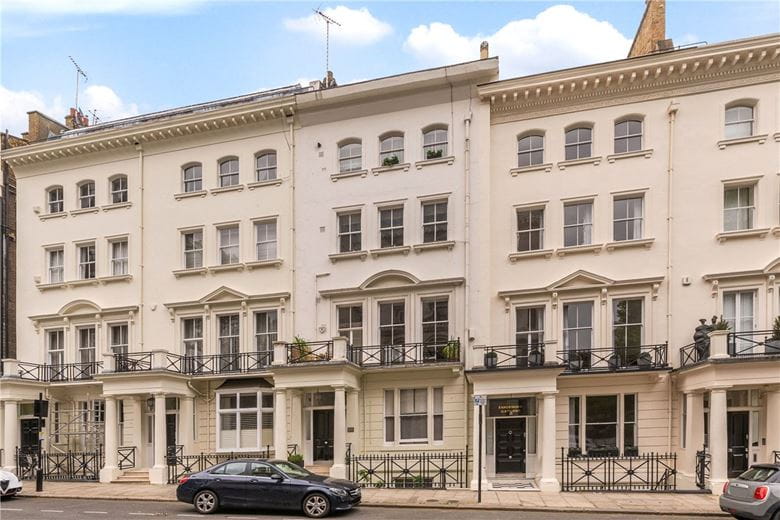2 bedroom flat, Ennismore Gardens, London SW7 - Available