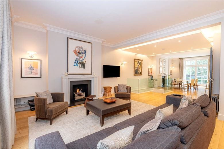 3 bedroom flat, Dunraven Street, London W1K - Available