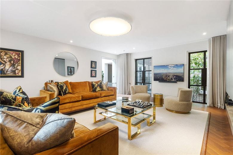 4 bedroom flat, Devonshire Place, Marylebone W1G - Available