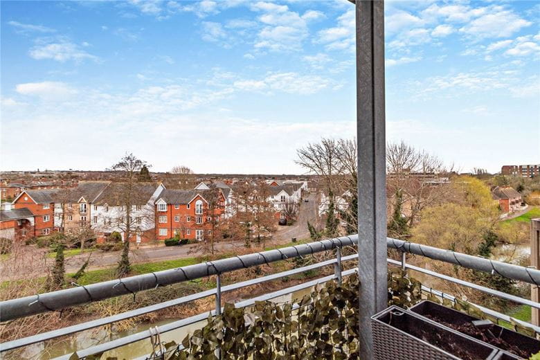 2 bedroom flat, Rotary Way, Colchester CO3 - Available