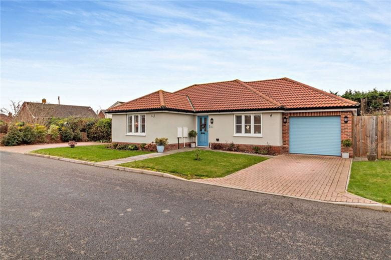 3 bedroom bungalow, Steam Mill Close, Bradfield CO11 - Sold STC