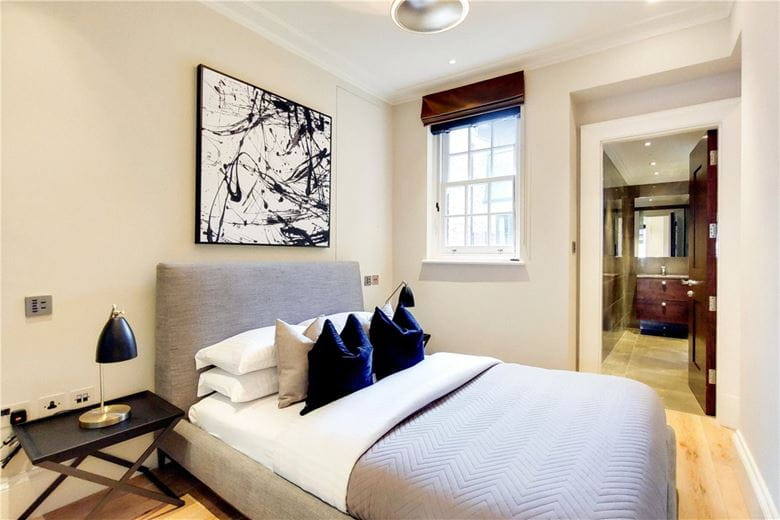1 bedroom flat, Curzon Street, Mayfair W1J - Available