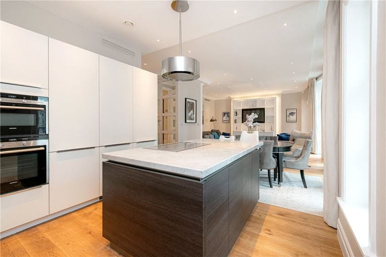 3 bedroom flat, Strand, Covent Garden WC2R - Available