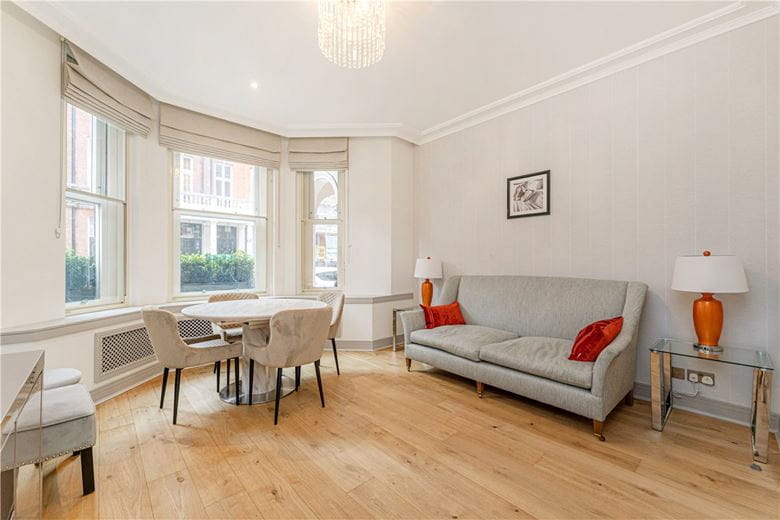 2 bedroom flat, Park Street, Mayfair W1K - Available