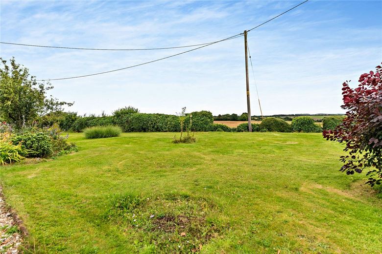 4 bedroom bungalow, The Thicket, Leckhampstead RG20 - Available