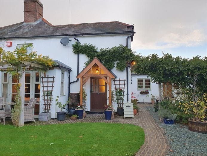 3 bedroom cottage, Heath End, Newbury RG20 - Sold STC