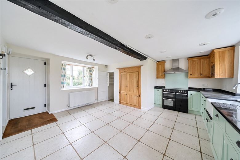 6 bedroom house, Mill Road, Whitfield NN13 - Available