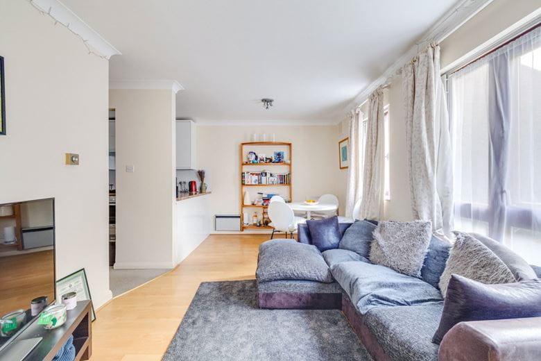 2 bedroom flat, Maltings Place, Fulham SW6 - Available