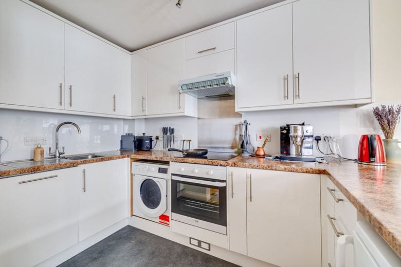 2 bedroom flat, Maltings Place, Fulham SW6 - Available
