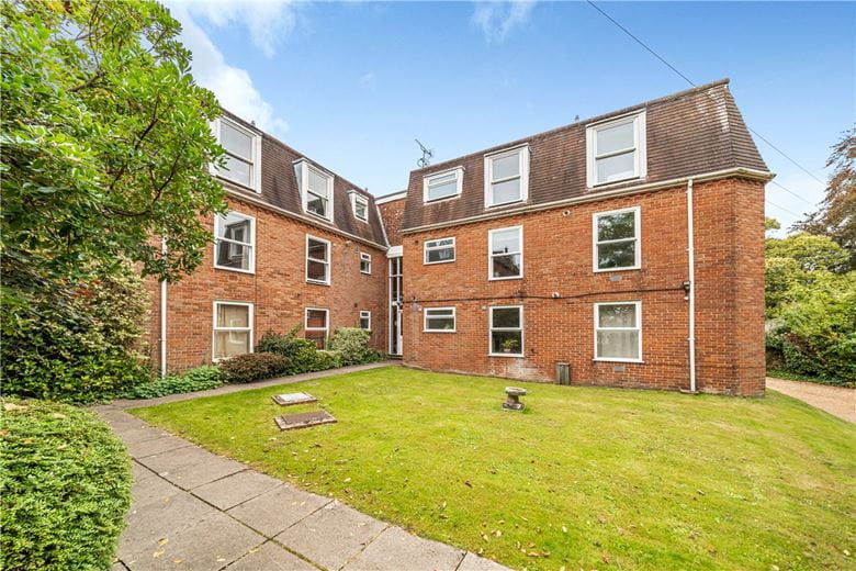 2 bedroom flat, Hyde House Gardens, Hyde Street SO23 - Available