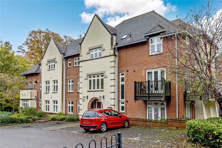 2 bedroom flat, Highcroft Road, Winchester SO22 - Sold STC