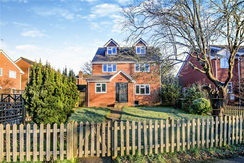 5 bedroom house, Valley Close, Colden Common SO21 - Available