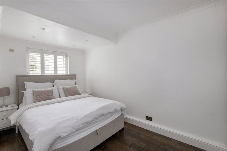 1 bedroom flat, Mayford Road, London SW12 - Sold