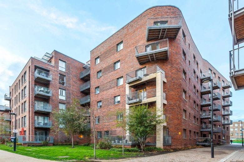 3 bedroom flat, Bellerby Court, York YO1 - Available