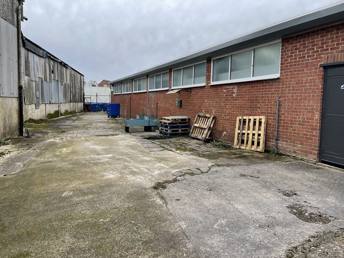 9,185 Sq Ft , Unit 3 Garden Trading Estate, London Road SN10 - Available