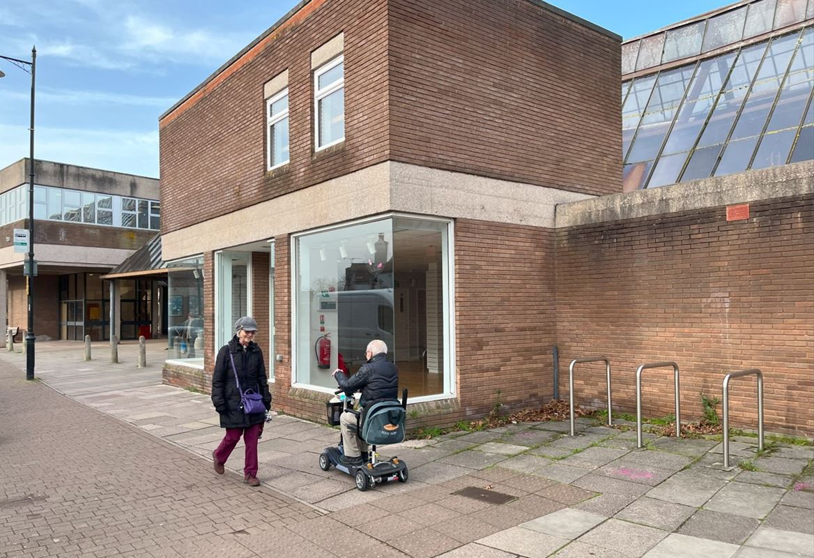 943 Sq Ft , 138 High Street BS48 - Under Offer