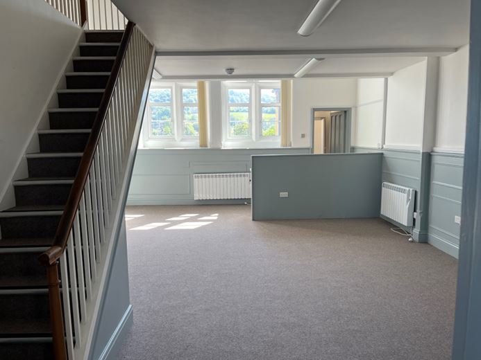 1,194 Sq Ft , 1st Floor Office Suite, South Parade BA2 - Available