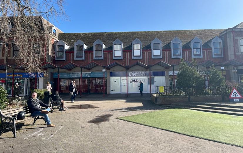 992 to 3,000 Sq Ft , The Triangle Centre BS21 - Available