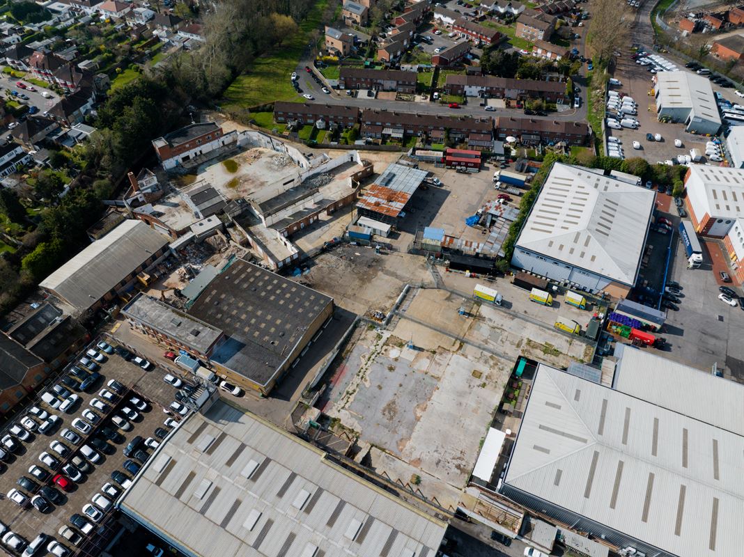 0.1 acres , Croydon CR0 - Available