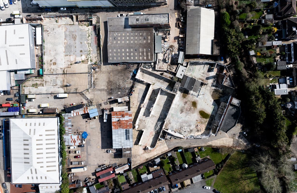 0.1 acres , Croydon CR0 - Available