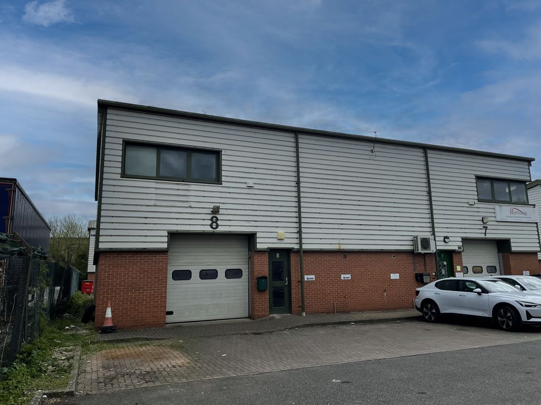 1,566 Sq Ft , Unit 8 Glenmore Business Centre OX29 - Available