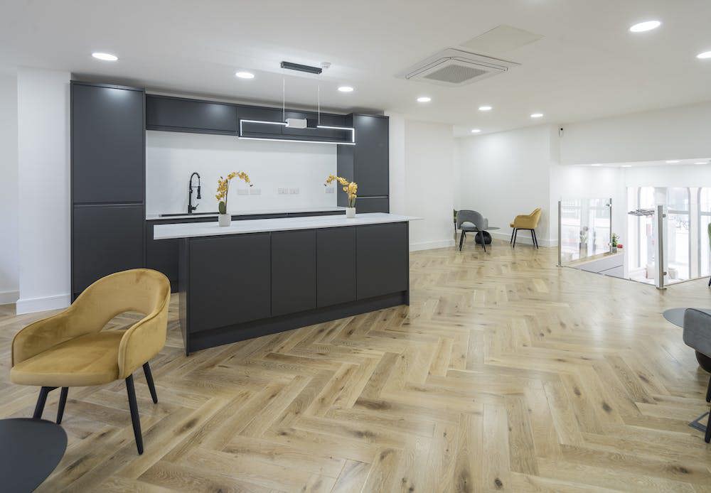  , 12 Old Street EC1V - Available